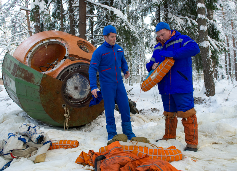 Illustration for article titled In Kazakhstan, cosmonauts must go through winter wilderness training to survive reentry